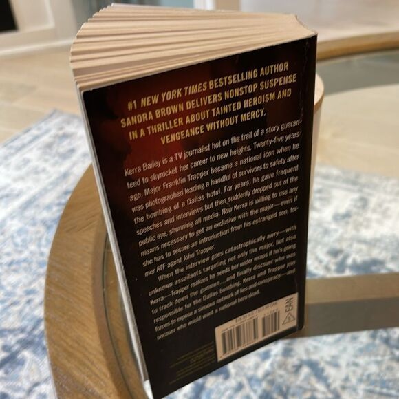 Seeing Red by Sandra Brown - Picture 4 of 5